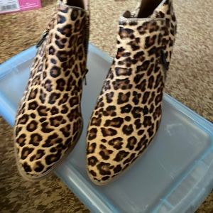 BN Very Volatile Los Angeles booties size 7.5